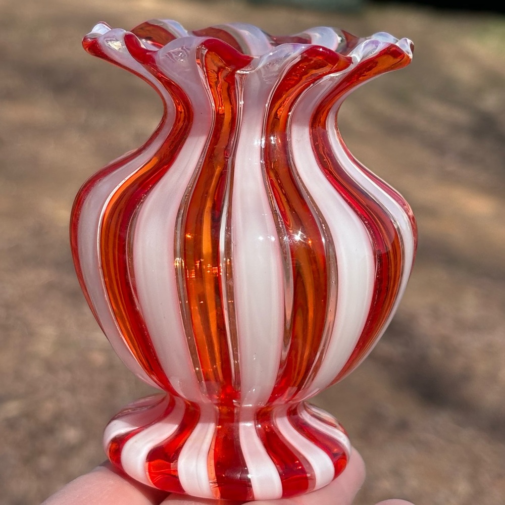 Extraordinary Vintage Cranberry Swirl Vase! - Picture 8 of 9